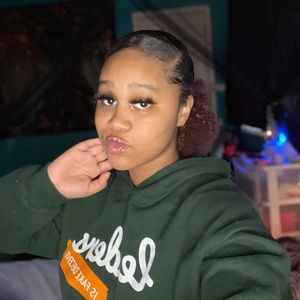 Meet your Posher, Lydia